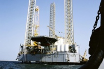 طرابلس تندد بمحاولات شراء نفط خارج القنوات الرسمية