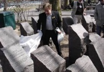 ممثلو منظمات يهودية يطالبون ألمانيا بتعويضات لضحايا الحقبة النازية ممثلو منظمات يهودية يطالبون ألمانيا بتعويضات لضحايا الحقبة النازية