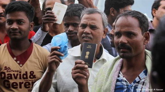 العمال الاثيوبيين المخالفين ينتقلون الى مراكز تجمع تمهيدا لترحليهم من السعودية العمال الاثيوبيين المخالفين ينتقلون الى مراكز تجمع تمهيدا لترحليهم من السعودية