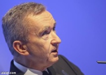 الملياردير الفرنسي برنار أرنو الملياردير الفرنسي برنار أرنو