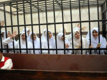 الافراج عن 21 شابة مصرية تظاهرن في الاسكندرية تاييدا لمرسي