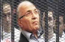 تبرئة احمد شفيق رئيس الوزراء في عهد مبارك ونجلي مبارك في قضية فساد