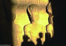 اليوم تعامد الشمس على قدس أقداس الإله آمون بمعابد الكرنك بالأقصر اليوم تعامد الشمس على قدس أقداس الإله آمون بمعابد الكرنك بالأقصر