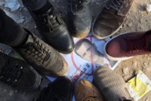 ممثل موالٍ شهير يتوقع مقتل بشار الأسد "ركلاً بالأقدام"