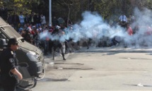 الشرطة المصرية تستخدم الغاز المسيل للدموع ضد تظاهرة لطلاب من انصار لمرسي