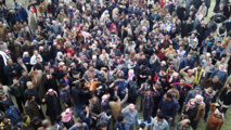 الآف المصلين السنة يتجمعون في شوارع الفلوجة العراقية لصلاة الجمعة الآف المصلين السنة يتجمعون في شوارع الفلوجة العراقية لصلاة الجمعة