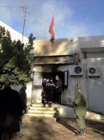 دائرة الاضرابات تتوسع في تونس ونشر دبابات في القصرين دائرة الاضرابات تتوسع في تونس ونشر دبابات في القصرين