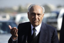 شريف الدين بيرزاده "محامي الشيطان" يدافع عن مشرف شريف الدين بيرزاده "محامي الشيطان" يدافع عن مشرف