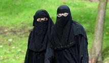 بريطانيا تعتقل امراتين يشتبه في علاقتهما بانشطة ارهابية
