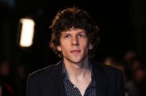 جيسي ايزنبرج يشارك في الجزء الثاني من فيلم "رجل من حديد" جيسي ايزنبرج يشارك في الجزء الثاني من فيلم "رجل من حديد"