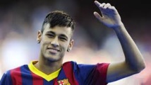 نيمار يدافع عن قانونية انضمامه إلى برشلونة ويطالب والده بالعودة إلى أسبانيا