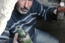 حفار القبور احد شهود المقابر الجماعية في سورية - فيسبوك