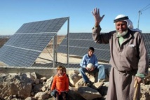 غزيون يلجأون الى الطاقة الشمسية للتزود بالكهرباء غزيون يلجأون الى الطاقة الشمسية للتزود بالكهرباء