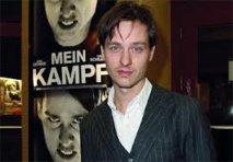 بيع نسخة من كتاب "كفاحي" تحمل توقيع هتلر بـ 64850 دولارا في مزاد بأمريكا بيع نسخة من كتاب "كفاحي" تحمل توقيع هتلر بـ 64850 دولارا في مزاد بأمريكا