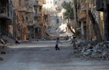 اهالي معضمية الشام قرب دمشق يعودون لتفقد منازلهم اهالي معضمية الشام قرب دمشق يعودون لتفقد منازلهم