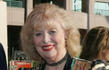 وفاة الممثلة الانجليزية شيلا ماكراي عن عمر يناهز 93 عاما وفاة الممثلة الانجليزية شيلا ماكراي عن عمر يناهز 93 عاما