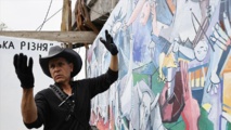 فنان مكسيكي يجسد عبر لوحاته آلام الحرب في أوكرانيا