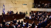 الكنيست يصادق على حظر رفع علم فلسطين بمؤسسات تمولهاالدولة
