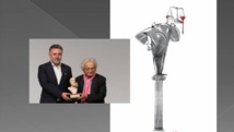 ادونيس يتسلم جائزة هوميروس - مواقع تركية