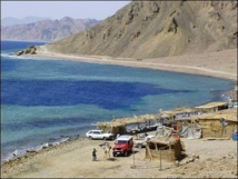 سكان دهب المعتمدون على السياحة يصرون على أن بلدتهم آمنة من الإرهاب سكان دهب المعتمدون على السياحة يصرون على أن بلدتهم آمنة من الإرهاب