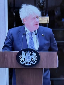 بوريس جونسون اثناء القاء خطاب الاستقالة - سوشال ميديا بوريس جونسون اثناء القاء خطاب الاستقالة - سوشال ميديا