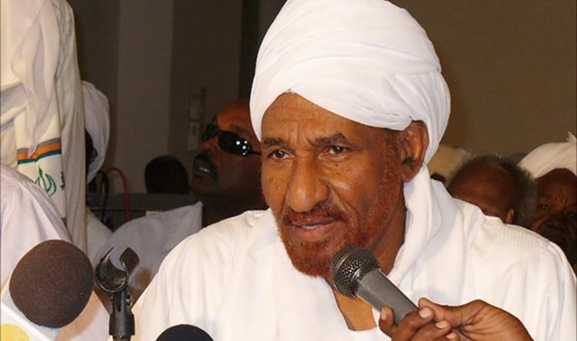 التحقيق مع الصادق المهدي في اتهامه قوة عسكرية بتجاوزات في دارفور
