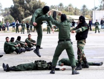 قيادات بالجيش الليبي تعلن تجميد"البرلمان" وتكليف لجنة الستين بالمهام التشريعية قيادات بالجيش الليبي تعلن تجميد"البرلمان" وتكليف لجنة الستين بالمهام التشريعية