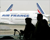 الحكم على "اير فرانس" لانزالها ناشطة داعمة للفلسطينيين من احدى طائراتها