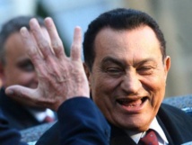 الحكم على حسني مبارك بالسجن ثلاث سنوات وعلى نجليه أربع سنوات الحكم على حسني مبارك بالسجن ثلاث سنوات وعلى نجليه أربع سنوات