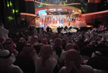 الإمارات تحتفظ ببيرق" شاعر المليون " بالموسم السادس للمرة الثانية على التوالي الإمارات تحتفظ ببيرق" شاعر المليون " بالموسم السادس للمرة الثانية على التوالي