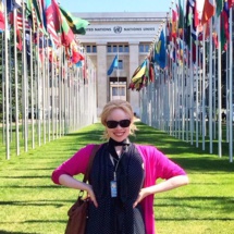 نادية هاردمان امام مبنى الامم المتحدة في جنيلف - لينكدين نادية هاردمان امام مبنى الامم المتحدة في جنيلف - لينكدين