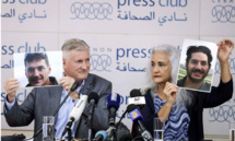 والدة تايس ترفع صورته في نادي الصحافة- سوشال والدة تايس ترفع صورته في نادي الصحافة- سوشال