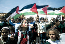 الفلسطينيون يحتفلون بنصر كروي يبعدهم قليلا عن السياسة الفلسطينيون يحتفلون بنصر كروي يبعدهم قليلا عن السياسة