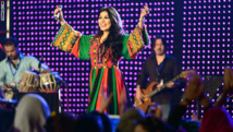 "أم كلثوم" كابول لا تريد لبرنامج " The Voice أفغانستان" أن يصمت
