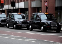 سائقو سيارات الاجرة يعرقلون المرور باوروبا احتجاجا على التاكسي الذكي