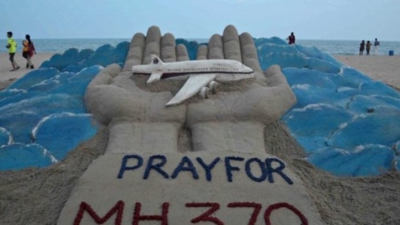 50 الف دولار اول تعويض لعائلات ضحايا الطائرة الماليزية المنكوبة