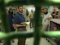 الفلسطينيون المضربون عن الطعام في السجون الاسرائيلية يعلقون اضرابهم