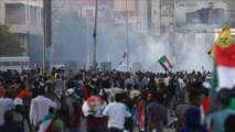 الخرطوم.."كر وفر"بين الأمن ومتظاهرون يطالبون بالحكم المدني