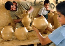 صناعة الخزف بجراجوس فن مصري مهدد بالاندثار صناعة الخزف بجراجوس فن مصري مهدد بالاندثار
