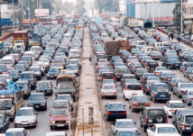 زحمة السير..كارثة اجتماعية واقتصادية تحاصر الجزائريين