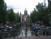 أمستردام تودع مقاهي وسط المدينة الشهيرة بتعاطي المخدرات