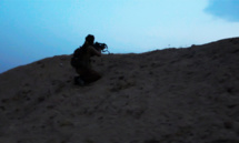 مقاتل من تنظيم "الدولة الإسلامية" خلال هجوم على موقع للجيش العراقي (أعماق) مقاتل من تنظيم "الدولة الإسلامية" خلال هجوم على موقع للجيش العراقي (أعماق)