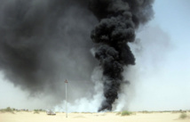 افراد قبيلة يمنية يخربون انبوب النفط الرئيسي وتوقف الضخ افراد قبيلة يمنية يخربون انبوب النفط الرئيسي وتوقف الضخ