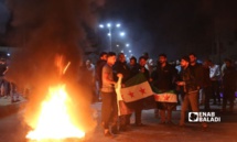 متظاهرون عند مدخل مدينة اعزاز بريف حلب الشمالي رفضًا لمرور رتل عسكري يتبع لـ”هيئة تحرير الشام” في ريف حلب- 16 من تشرين الأول 2022 (عنب بلدي) متظاهرون عند مدخل مدينة اعزاز بريف حلب الشمالي رفضًا لمرور رتل عسكري يتبع لـ”هيئة تحرير الشام” في ريف حلب- 16 من تشرين الأول 2022 (عنب بلدي)