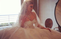 “كلام على ورق” حمله مقاطعه وفستان زفاف يثير الجدل