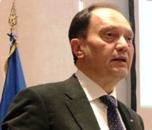 وزير العلاقات مع البرلمان لوكا تشيرياني-اكي وزير العلاقات مع البرلمان لوكا تشيرياني-اكي