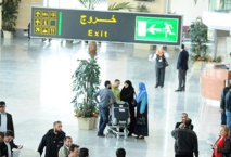 تونس تفلق حدودها وتدعو مواطنيها الى مغادرة ليبيا في اسرع وقت ممكن تونس تفلق حدودها وتدعو مواطنيها الى مغادرة ليبيا في اسرع وقت ممكن