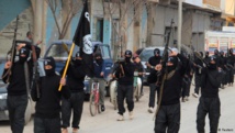 مقاتلو المعارضة السورية يدافعون عن احد معاقلهم شمال حلب ضد هجوم " داعش" مقاتلو المعارضة السورية يدافعون عن احد معاقلهم شمال حلب ضد هجوم " داعش"