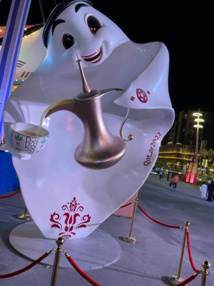 لعيب احد رموز المونديال المنتشرة في شوارع الدوحة تويتر لعيب احد رموز المونديال المنتشرة في شوارع الدوحة تويتر