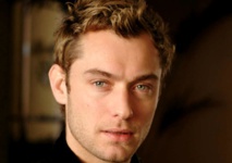 جود لو : سعيد لانني تخلصت من الادوار النمطية ولم أعد مجرد "الفتى الوسيم" جود لو : سعيد لانني تخلصت من الادوار النمطية ولم أعد مجرد "الفتى الوسيم"